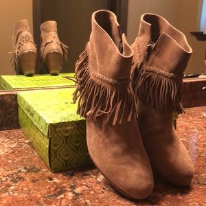 Gianni Bini boots like NEW size 11m Sahara SAND